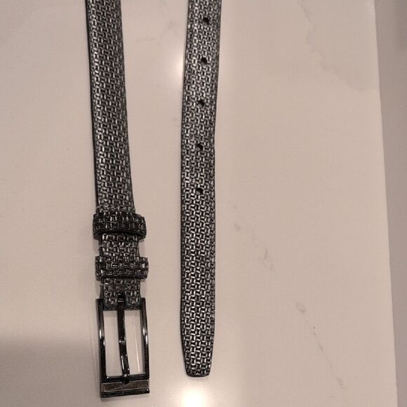 WCM New York Italian Calfskin Silver Textured Metallic Belt Gunmetal Buckle - Picture 5 of 9